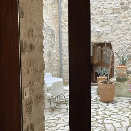 Maisons Happy Haveli * Arpaillargues-et-Aureillac